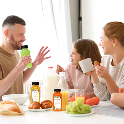Moderne Kunststoff-Milch-Tee-Flaschen mit isoliertem Griff klare oder benutzerdefinierte Farbe verschiedene Kapazitäten