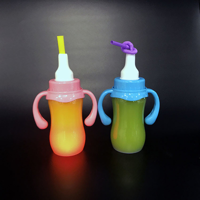 Farbenfrohe Plastikflasche für Milchtee mit undichtem und isoliertem Design