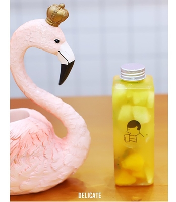 Kunststoffgetränkeflaschen mit Schrauben an Spritzen und Deckeln