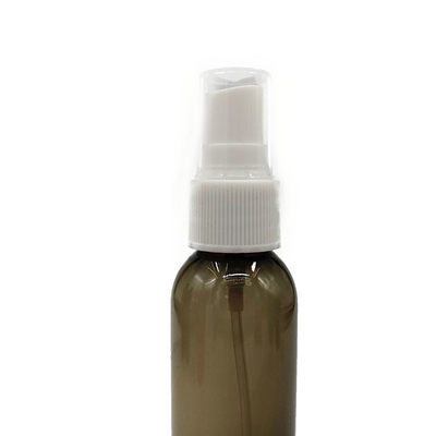 Klassisch gestaltete, glatte, transparente PET-Plastikflasche