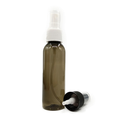 Klassisch gestaltete, glatte, transparente PET-Plastikflasche