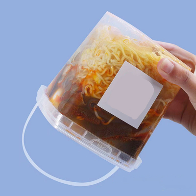 Durchsichtige Plastik-Tee-Töpfe mit Schrauben an den Deckeln