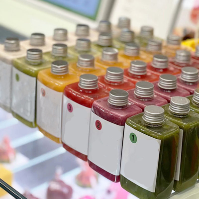 Premium isolierte Kunststoff-Milchteeflaschen mit Schrauben auf der Abdeckung für kalte Getränke (500 ml)