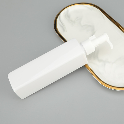 Runde PET-Pumpenflasche mit 24 mm Kaliber in 25,7 g Gewicht für das Heißstempeln