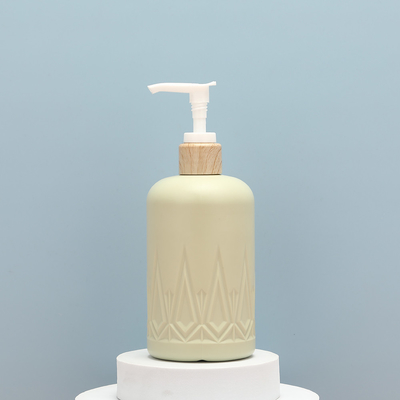 Anpassbare 24 mm rosa PET-Pumpenflasche mit Bildschirmdruck und Warmstempel