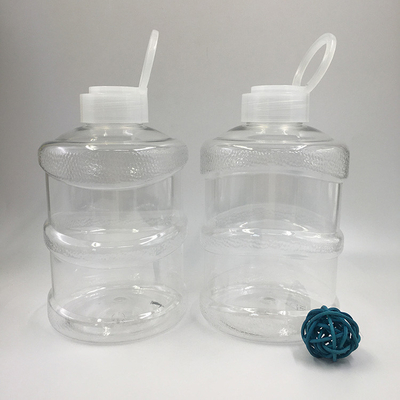 Isolierte, durchsichtig-quadratische, runde Milch-Tee-Saftflasche mit Deckel und Griff