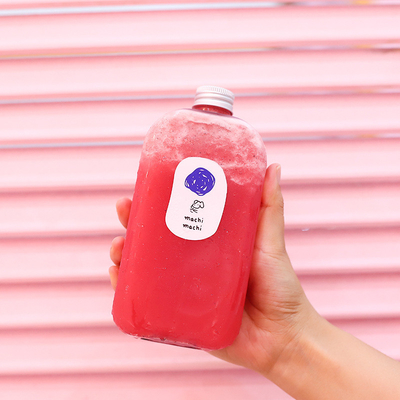 Moderne klare Kunststoff-Säfteflasche mit Griff für kaltes Getränk