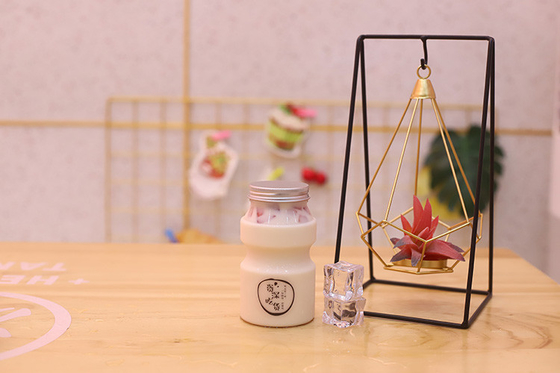Mittelgroße Milchteeflaschen mit Schraube am Deckel anpassbar und mittelgroß