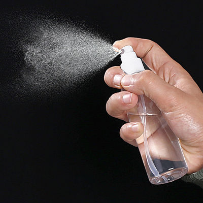 Klassische PET-Plastik-Sprayflasche für alltägliche Notwendigkeiten
