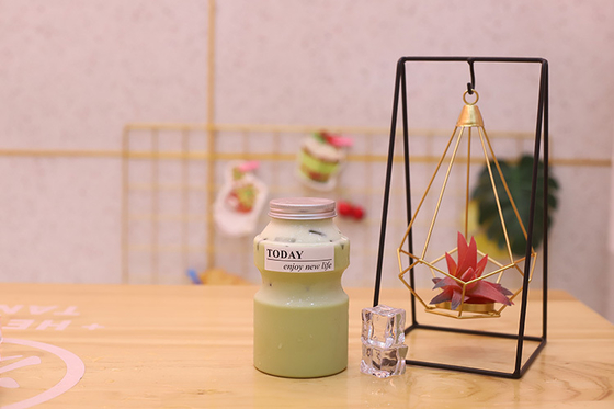 Isolierte Milchtee-Flaschen in mittlerer Größe für den Square Round Markt