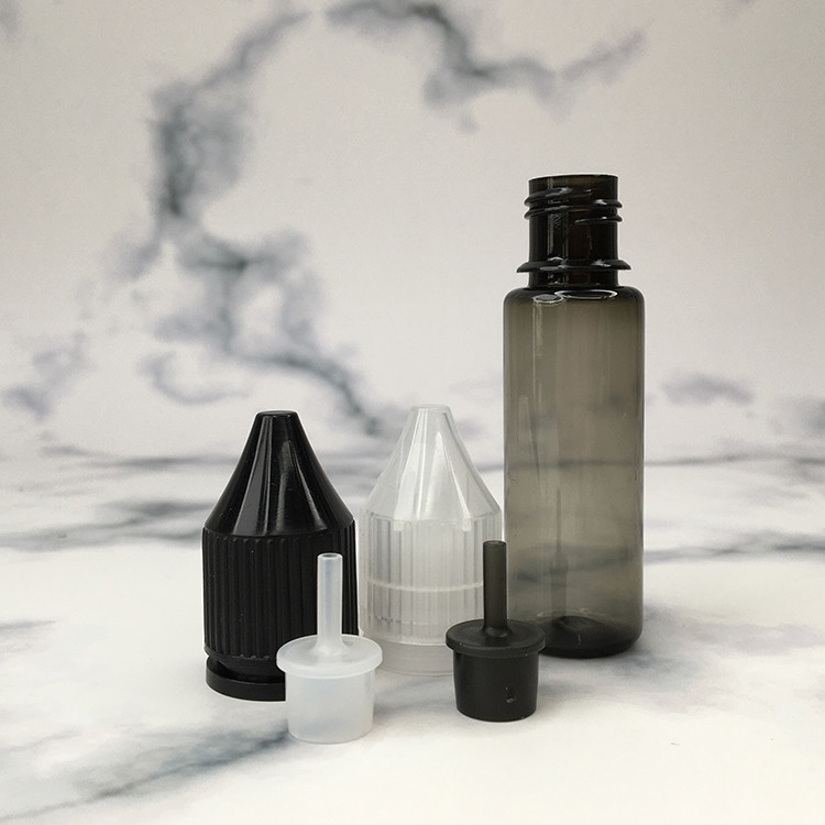 Individuelle runde PET-Flasche mit transparenter Farbe für die Markenmarke