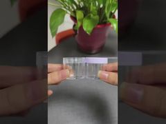 Klarer Plastikbehälter mit Deckel für Augencreme oder Lippenbalsam Kosmetik